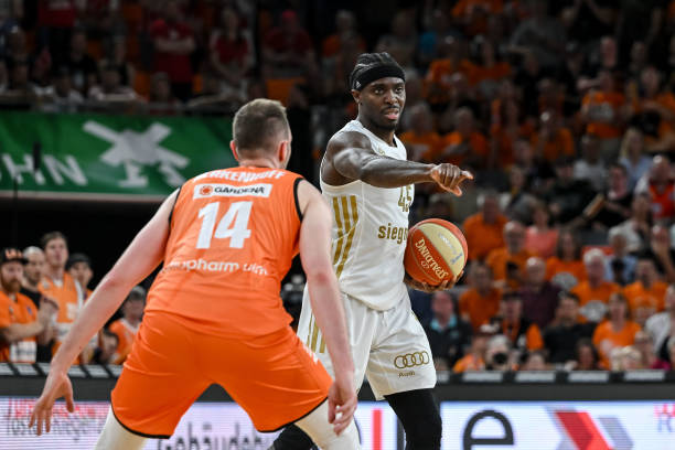 来奠定了坚 来奠定了坚